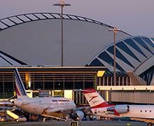 Un consortium mené par Vinci finalise l'acquisition de 60% d'Aéroports de Lyon