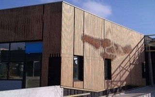 Un bardage en bois 3D pour le groupe scolaire de Saint-Herblain