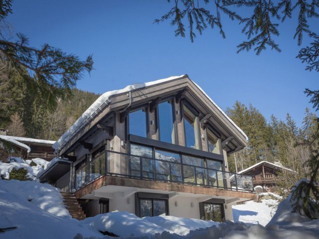 Un chalet modernisé devient miroir du Mont-Blanc