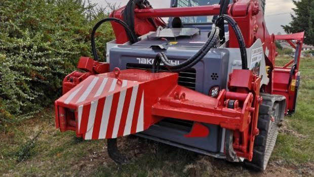 Le 1er skid Takeuchi avec ripper et treuil arrière