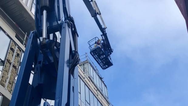 Une nacelle hybride Genie en plein coeur de Paris