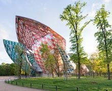 Daniel Buren donne de multiples couleurs à la Fondation Vuitton