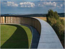 Centenaire de la Grande Guerre :  ellipse et porte-à-faux pour un mémorial en forme d'anneau