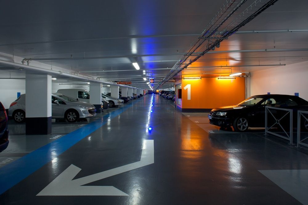 Vinci Park fait évoluer la signalétique de ses parkings