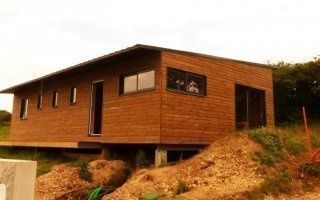 De l'isolant en fibre de bois pour une maison bioclimatique en Bretagne