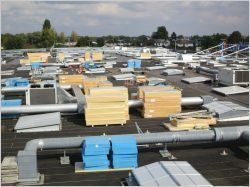 Le délicat chantier de rénovation thermique d'une toiture de centre commercial