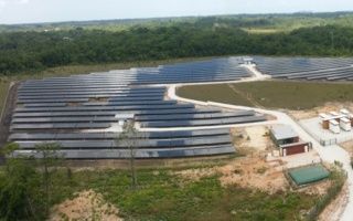 Mise en service d'une centrale solaire innovante avec stockage en Guyane