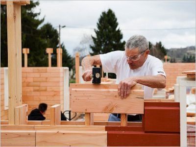 Une maison bois assemblée sans clou, ni vis...ni colle