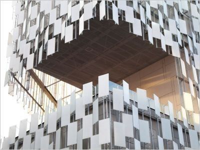 Le Frac de Marseille, un musée en écailles de verre signé Kengo Kuma