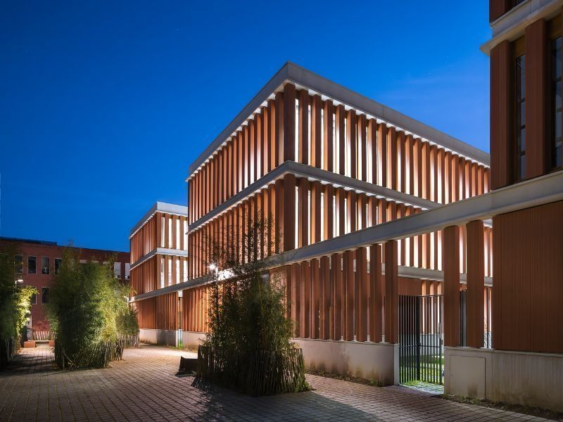 Des briques en terre cuite géantes pour un immeuble de bureaux lillois