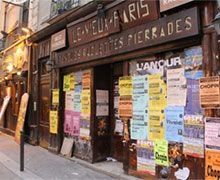 Les plaques des rues de Paris doivent être visibles