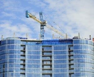La construction de logements neufs progresse de 6,3% de décembre à février