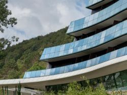 Le nouvel hôtel thermal d'Avène flotte au coeur des Cévennes