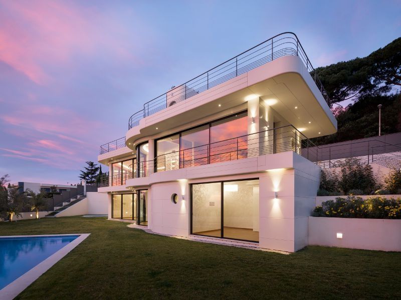 Une villa prend la forme d'un vaisseau amiral sur les hauteurs de Cannes