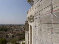 La chaux redonne au Palais des Papes sa couleur médiévale (diaporama)