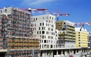 L'Etat et la CDC financeront 25 000 logements " intermédiaires "