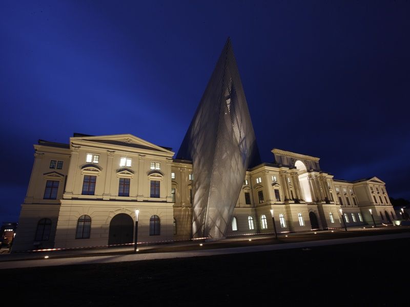 Dresde : le Musée d'histoire militaire transpercé par une flèche d'acier et de verre