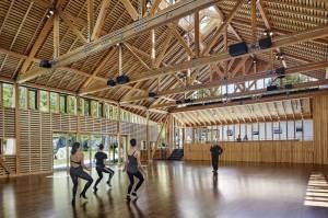 Un studio de danse ouvert et intime