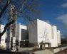 Près de Rennes, une église en béton blanc signée Alvaro Siza