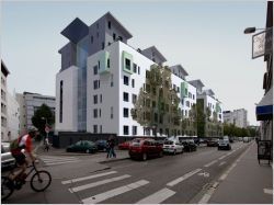 Un centre de tri de postal des années 80 transformé en logements et bureaux