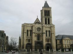 Flèche de la basilique de Saint-Denis : Audrey Azoulay dit oui, sous conditions