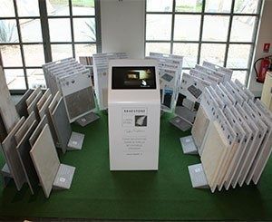 Le " Corner Digital Jardin " présente 100% des collections Bradstone et Carré d'arc en magasin
