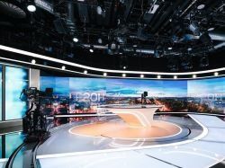 Le plateau de TF1 change d'ambiance grâce au vitrage intelligent