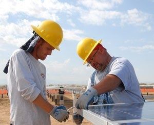 Pékin fustige les droits de douane des USA sur le solaire et dépose une plainte à l'OMC