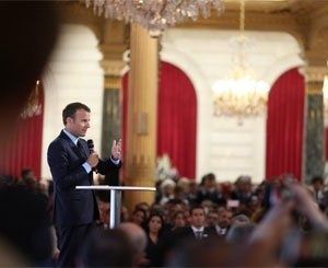 Macron présente son plan pour les banlieues