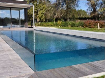 Une piscine qui joue la transparence totale (diaporama)