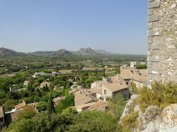L'annulation du permis de construire de Drucker dans les Alpilles contestée