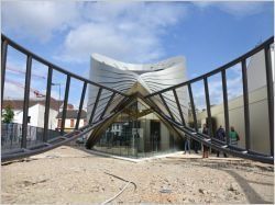 Un grand 8 en alu pour les fidèles de La Plaine-Saint-Denis