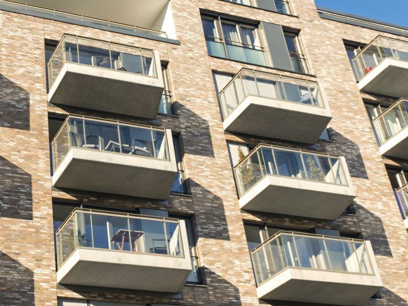 Que disent les normes de construction pour les balcons ?