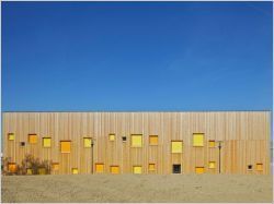 Un bâtiment à ossature bois sur un soubassement en béton armé