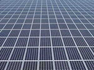 Photovoltaïque intégré au bâti : l'AQC publie une liste verte de huit produits