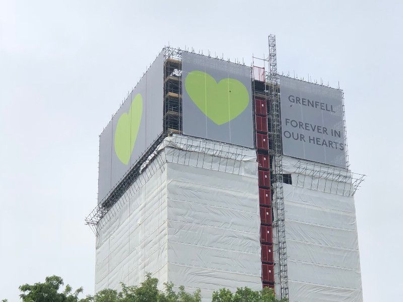 Grenfell : le point un an après le drame, au Royaume-Uni et en France