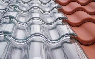 Tuiles transparentes pour toits à efficacité énergétique