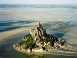 Mont Saint-Michel : Les sénateurs demandent le gel des projets éoliens