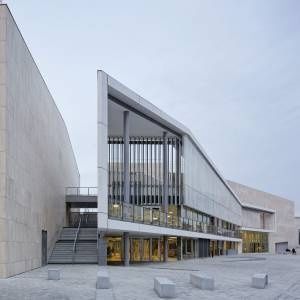 Le centre événementiel de Courbevoie se livre