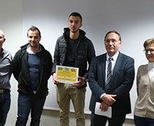 Maxime Cicchelli reçoit le Prix du Mérite pour son engagement sur le stand BTP du Mondial des Métiers 2016