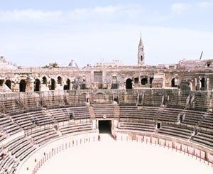 Nîmes mise sur son passé romain des décennies après ses voisins