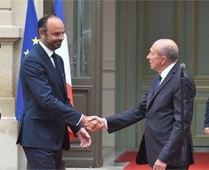 Après la démission de Gérard Collomb, Macron replonge dans la crise