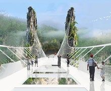 En Chine, le pont en verre le plus long du monde a dû fermer face à l'affluence