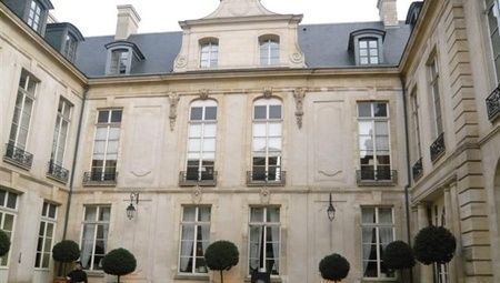 L'Hôtel du Grand Veneur, XVIIe siècle, transformé en appartements à Paris