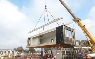 Transformable et transportable, un collège se construit à la mode industrielle à Clisson