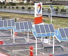 Total va équiper 5.000 stations-service en panneaux solaires