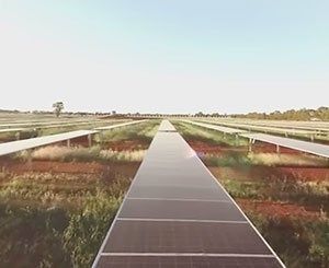 How Far Would You Go : Ferme solaire de Parkes en Australie [Vidéo 360°]