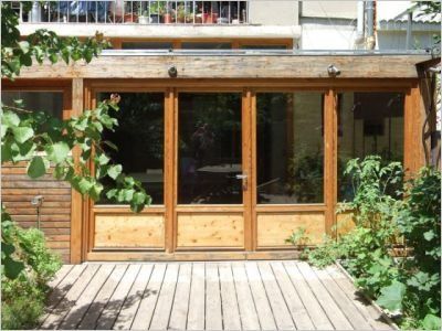 Extension vitrée en bois pour une maison de ville