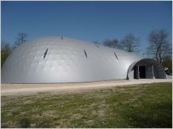 Une cathédrale éphémère en forme de "blob" à Créteil