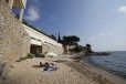 Pour ses vacances sur la Côte d'Azur, le roi saoudien privatise une plage sans permis